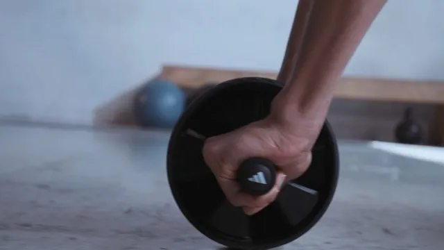 adidas ADAC-11404 Ab Wheel Review: Core Trainer Analysis image 7